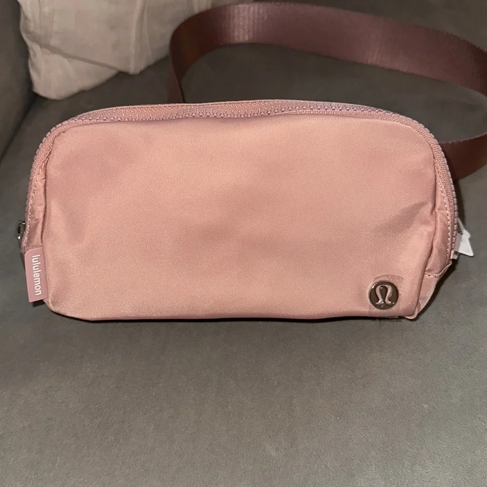 Lululemon Pink Pastel Everywhere Belt Bag 1L - SOLD OUT ON WEBSITE - Picture 8 of 14